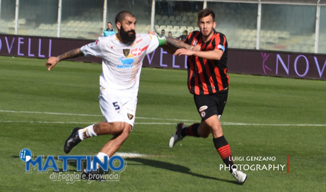 Il Lecce non molla il Foggia nella corsa verso la B, vincendo in casa con la Juve Stabia