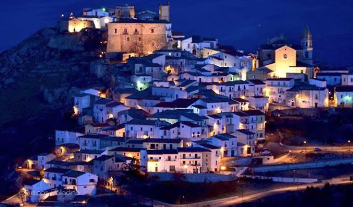 "Rotolando verso Sud" c'è  "Rocchetta la poetica" che frana nel silenzio per Irpinia News