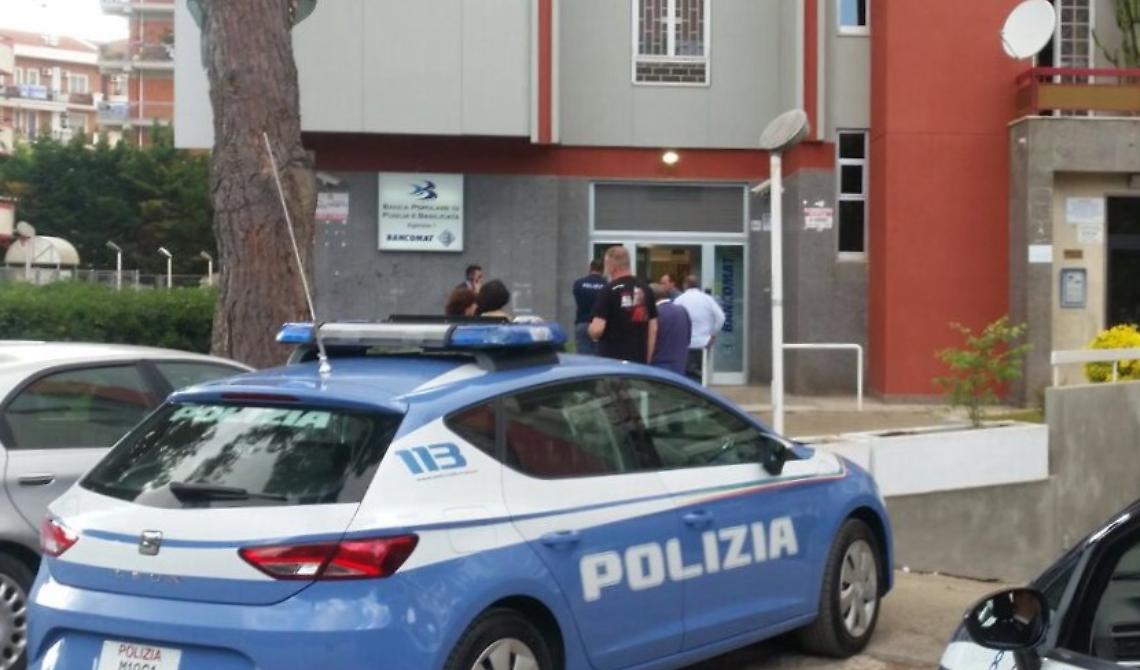 Foggia: rapina alla Banca Popolare di Puglia e Basilicata, presi in ostaggio direttore e dipendenti 