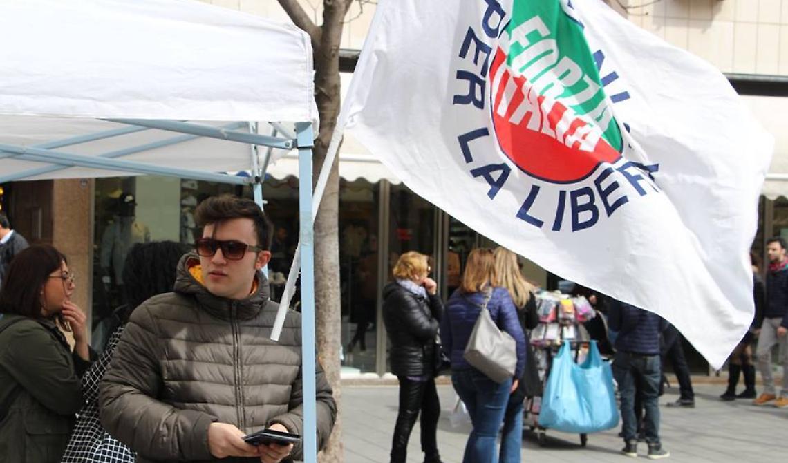 E i giovani di Forza Italia ripuliscono Foggia