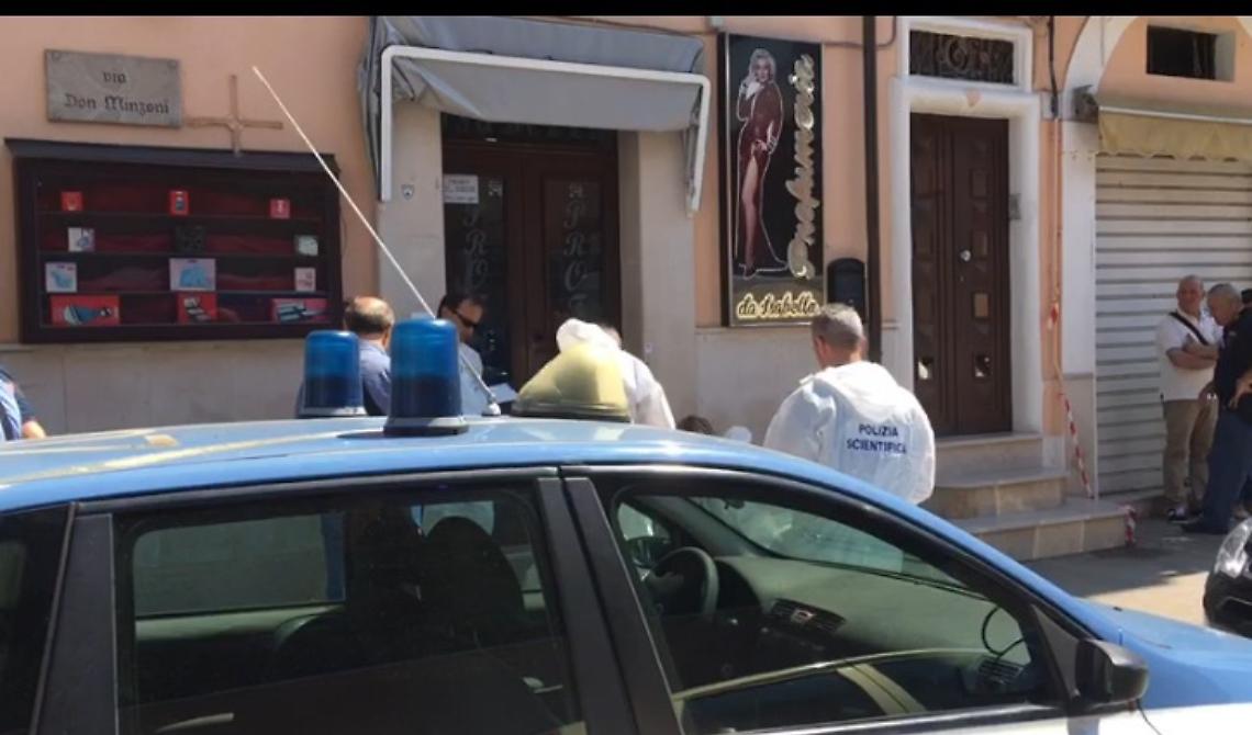 Duplice omicidio a San Severo, c'è un testimone oculare:  nella profumeria la suocera del boss