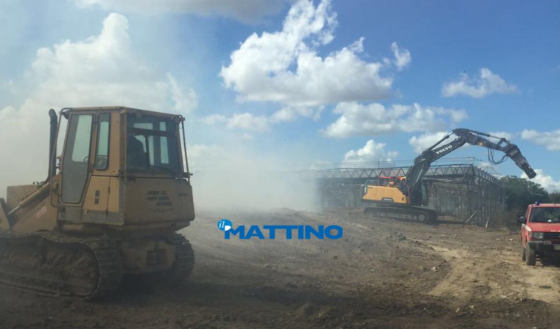 Incendio discarica Via Castelluccio: da questa mattina sul sito i tecnici dell'Arpa