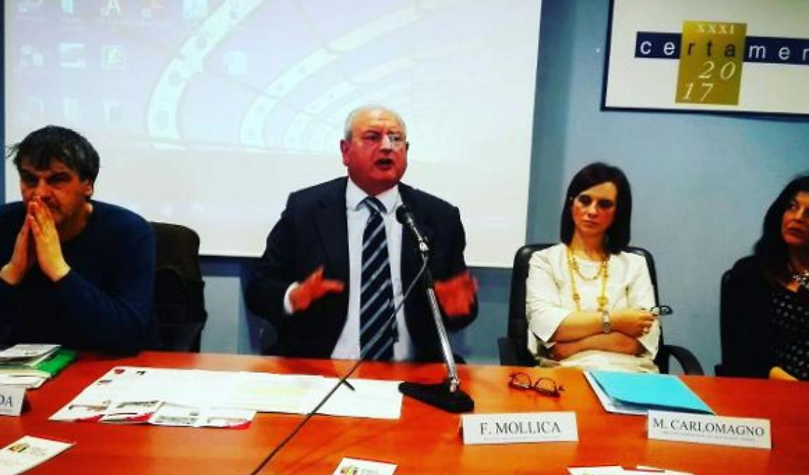 Venosa, Mollica invita gli studenti a usare il web con moderazione