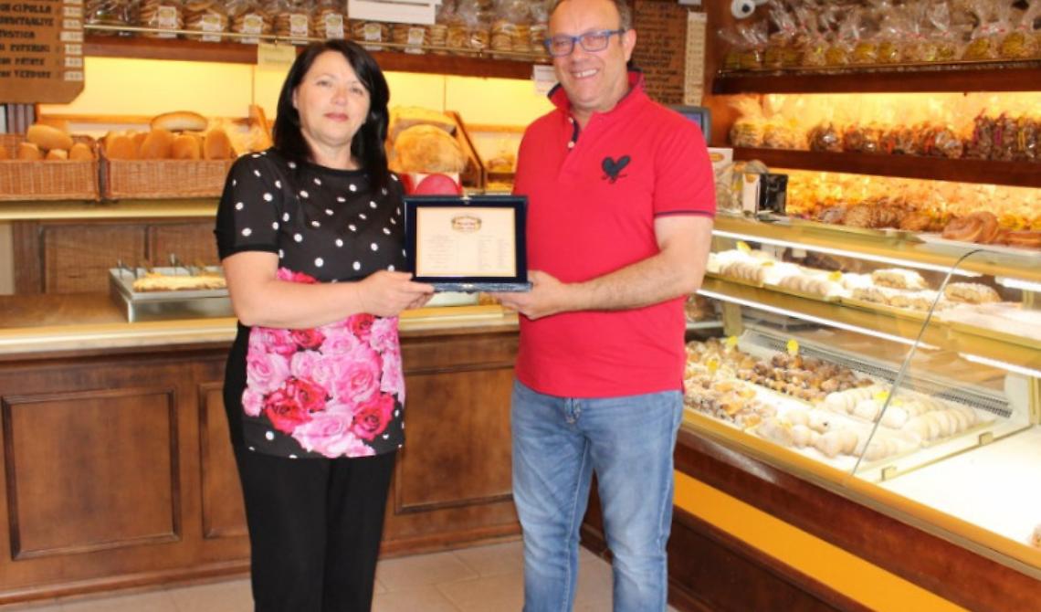 Monte Sant'Angelo, il Panificio Taronna premia Libera Filomena Taronna per il suo componimento dedicato al pane