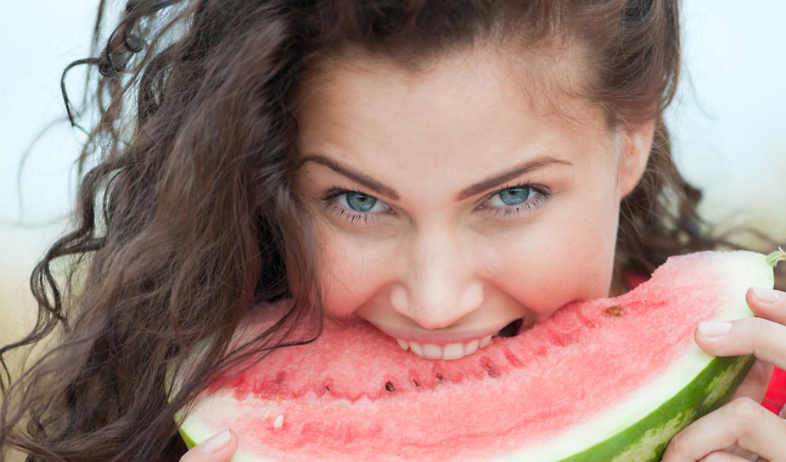 Mangi, bevi e ti lavi la faccia: è l'anguria, bellezza