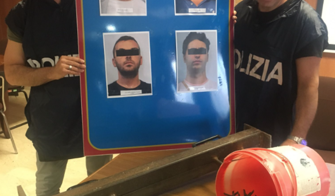 Assalto al bancomat della Credem, tornano nel covo ma cadono nella trappola della polizia: 4 arresti 