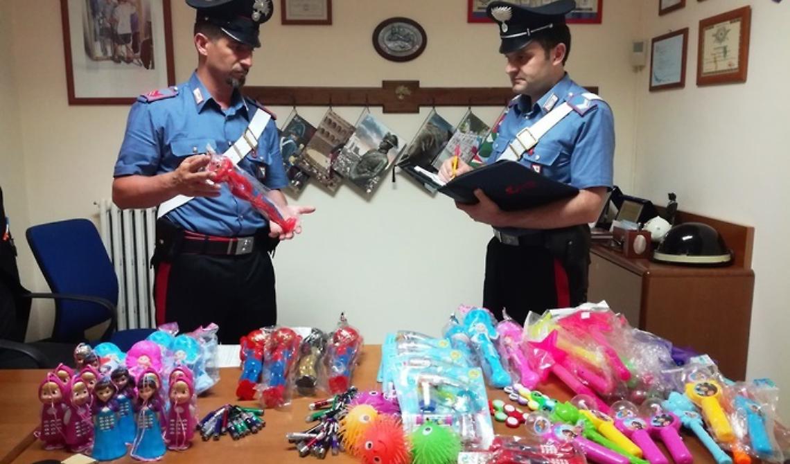 Giocattoli pericolosi sequestrati ad Aliano, erano sulla bancarella di un senegalese