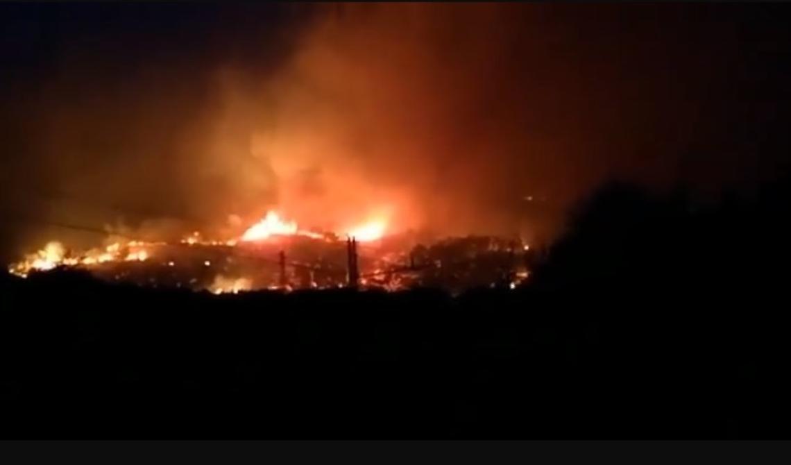 Gargano brucia ancora, in azione canadair 