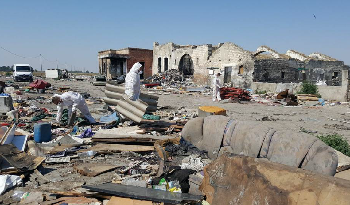 Rifiuti pericolosi ed eternit: sequestrato il "Ghetto dei Bulgari"