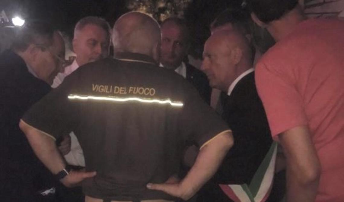 Incendi, situazione critica a Peschici per le fiamme che avanzano: le autorità corrono sul posto