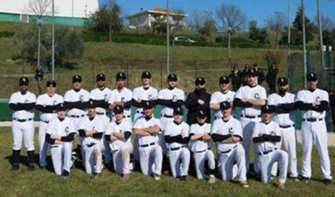 I giocatori del Fovea Embers chiudono imbattuti il campionato: il Foggia sogna anche nel baseball