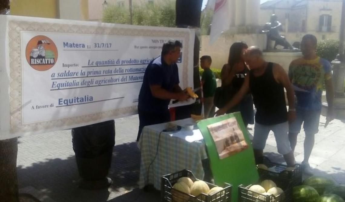 Matera, meloni per strappare le cartelle, ma Equitalia dice «no»
