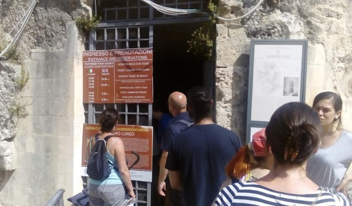 Matera, i turisti corrono negli ipogei per trovare refrigerio