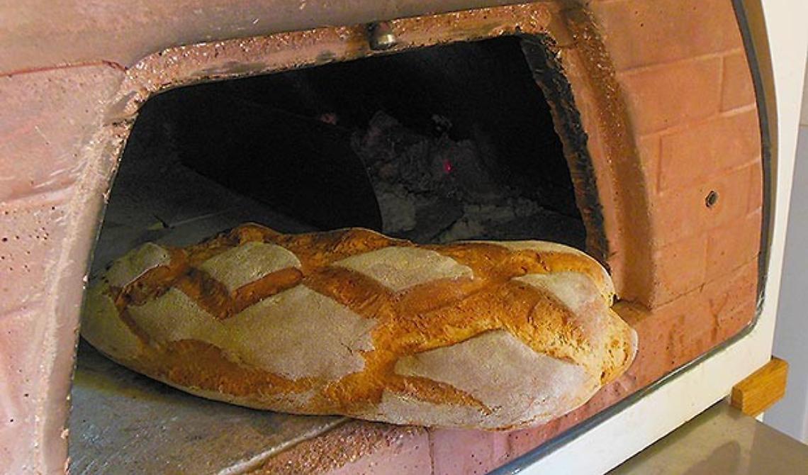 Il pane di Oliveto Lucano? Una prelibatezza. Domani si riaccendono gli antichi forni