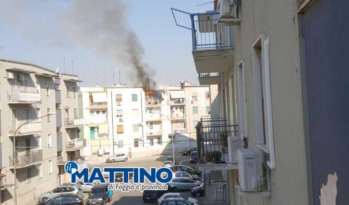 Foggia, incendio in un palazzo al rione Candelaro: due feriti e tre intossicati