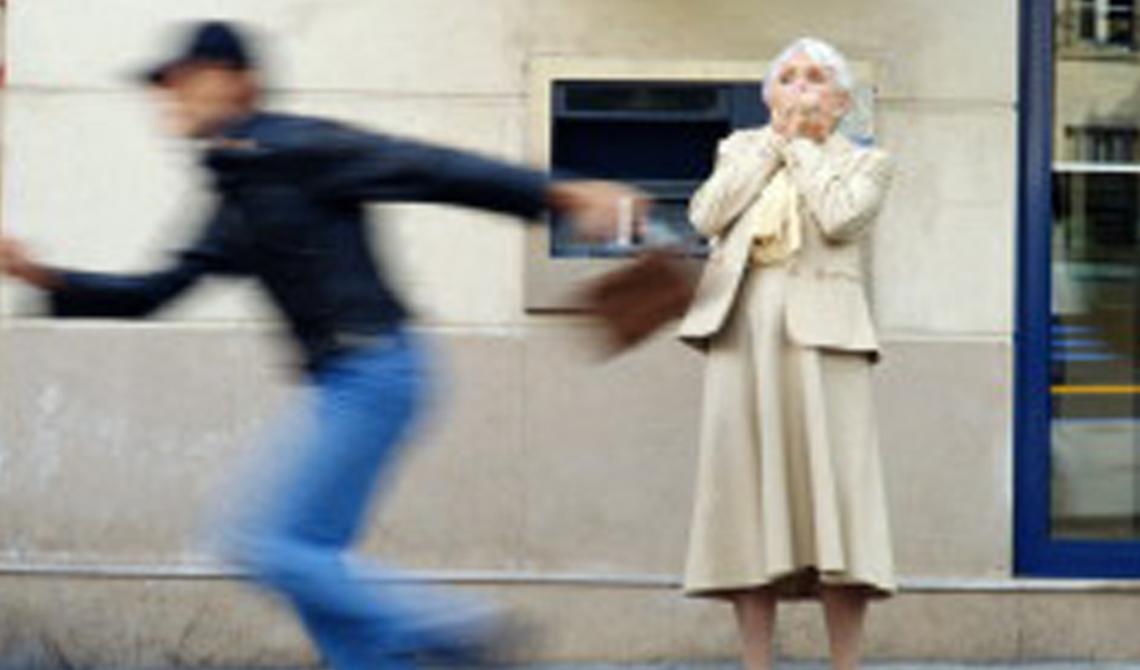 Quartiere ferrovia: pensionata aggredita e scippata nel portone di casa 