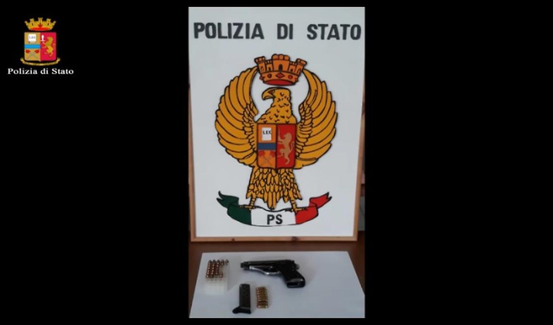 Stanco degli schiamazzi notturni entra in un locale e apre il fuoco: un denunciato 