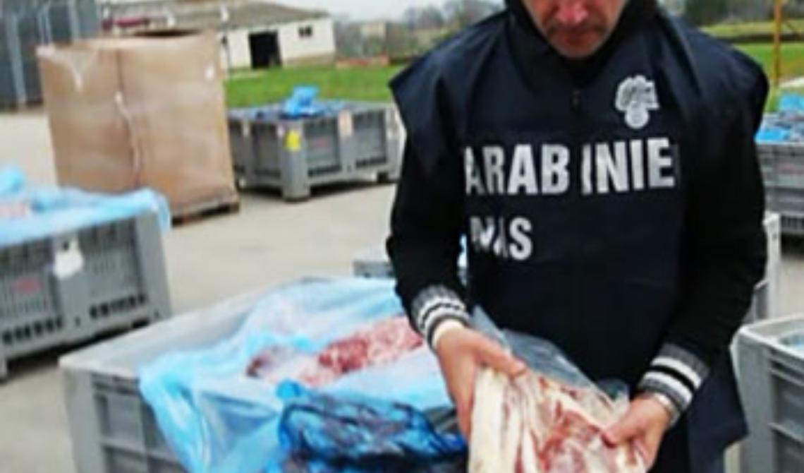 Quartiere ferrovia, sequestrati 75 chili di carne: sigilli ad un'attività commerciale della zona