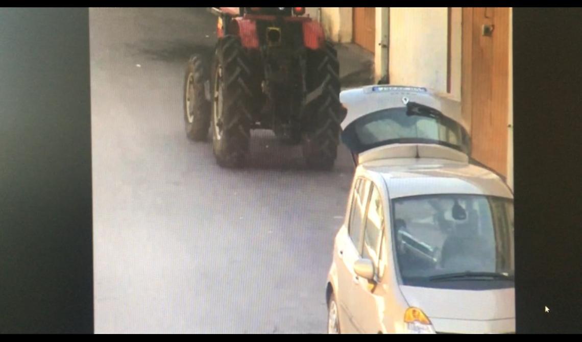 Truffe on line, rubano trattori e li rivendono sul web: 4 arresti