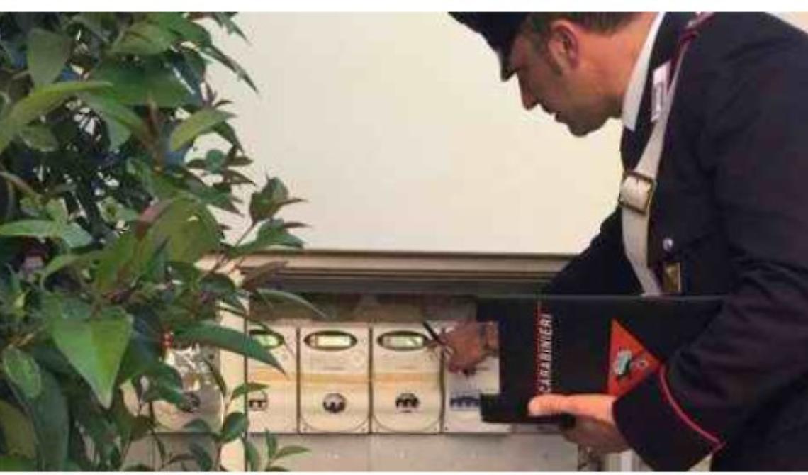 Prima occupano  un appartamento poi rubano corrente elettrica: arrestati 