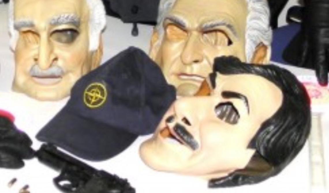 Foggia banditi mascherati da carnevale rapinano bar 'Caffè da Mina'