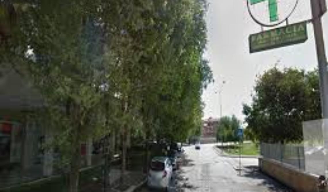 Intimidazione alla farmacia 'Tartaglia', incendiata la saracinesca: secondo avvertimento in una settimana 