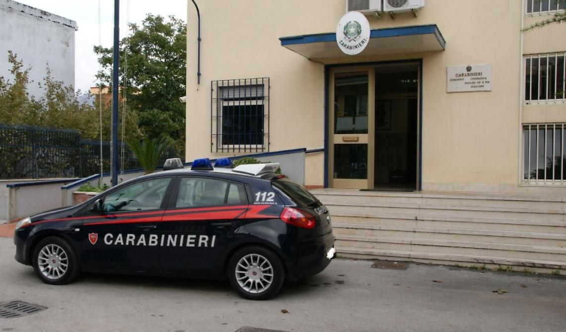 Scontenti della sistemazione, extracomunitari occupano la sede di accoglienza minacciando gli operatori