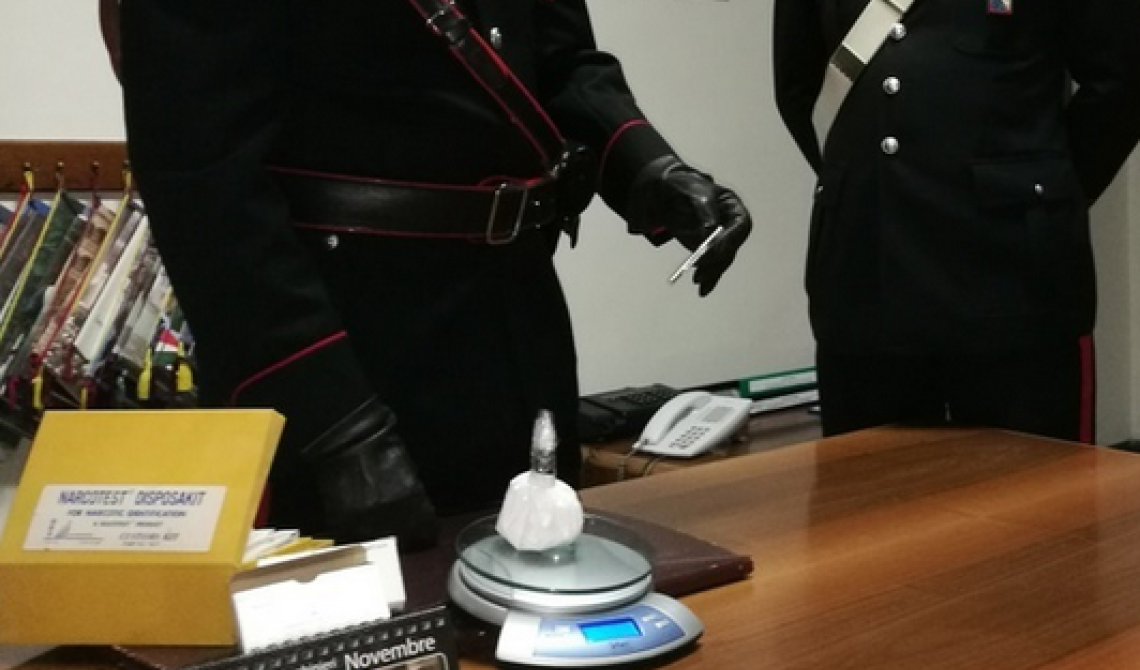 Sotto il sedile dell'auto c'era la coca: arrestato nonno pusher