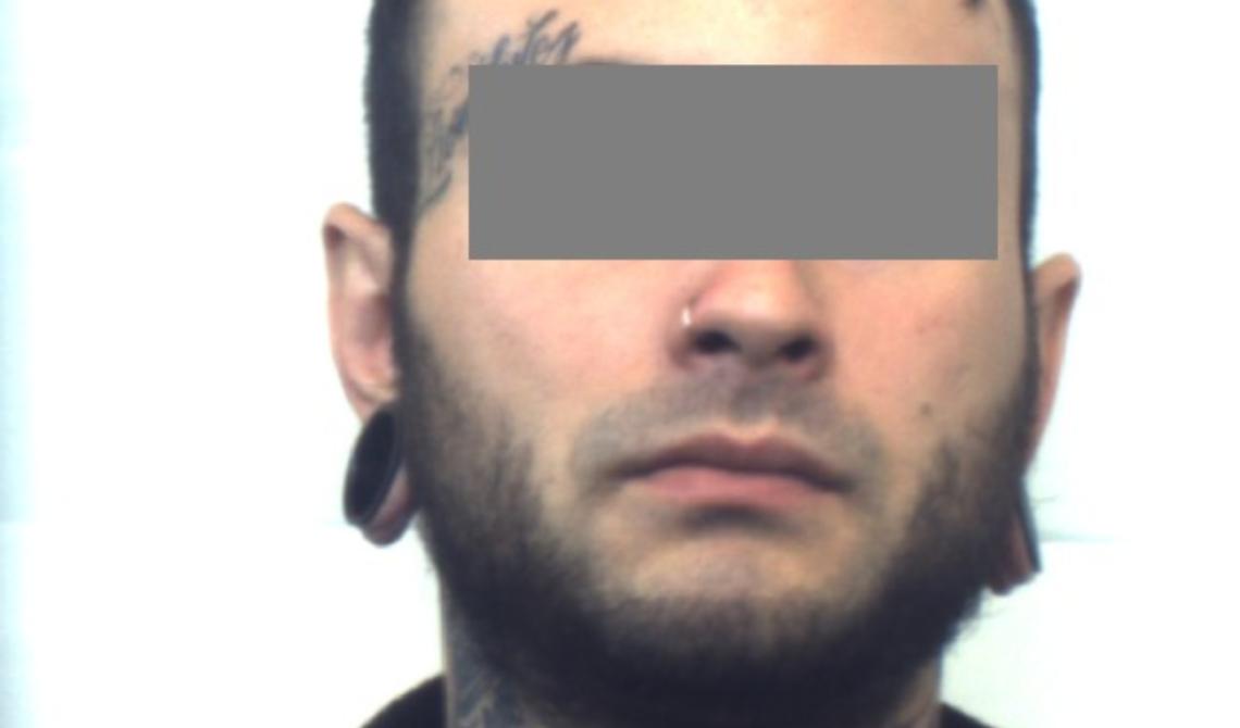Lesina, arrestato tatuatore con la "passione' per la maria"