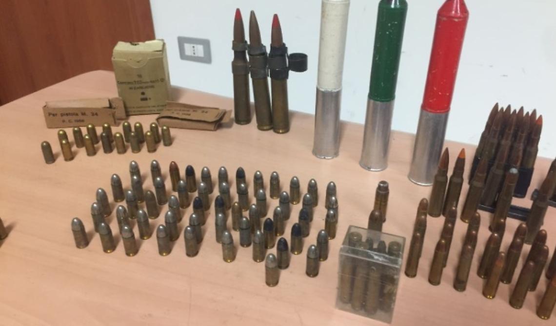 Cerignola, nascosti in un casolare abbandonato 200 proiettili 