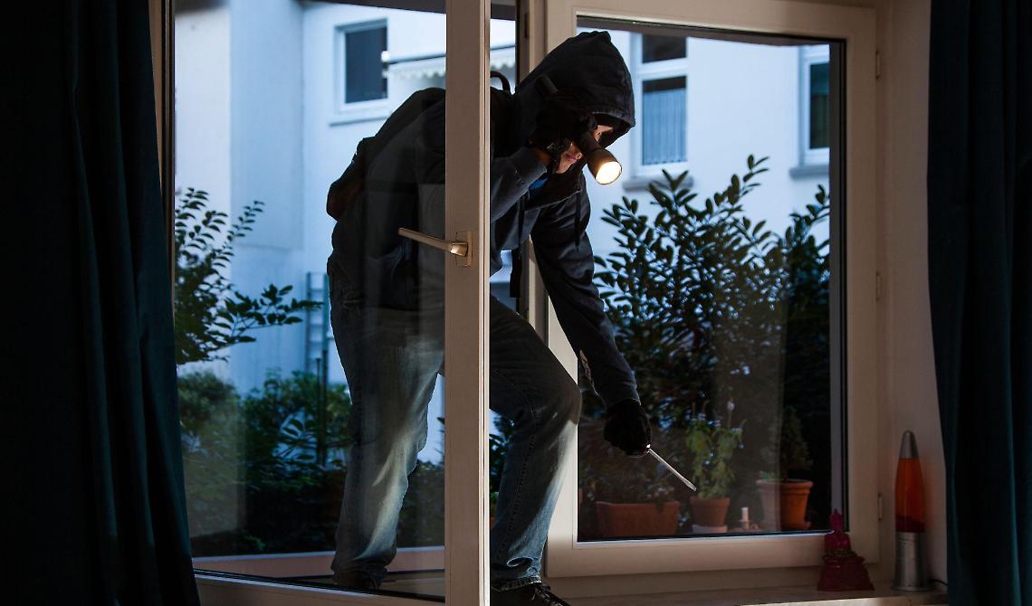 Foggia, ladri in casa: coppia derubata nel sonno