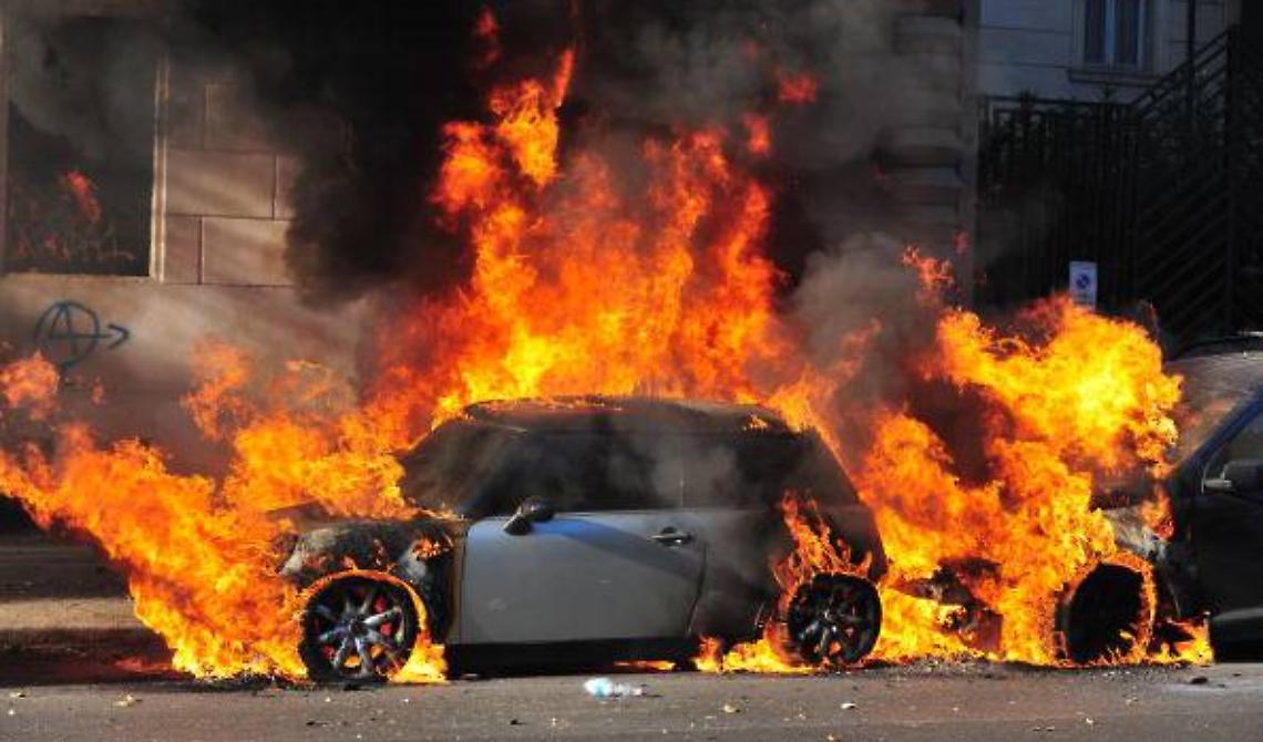 Vieste, in fiamme l'auto di una giovane operaia 
