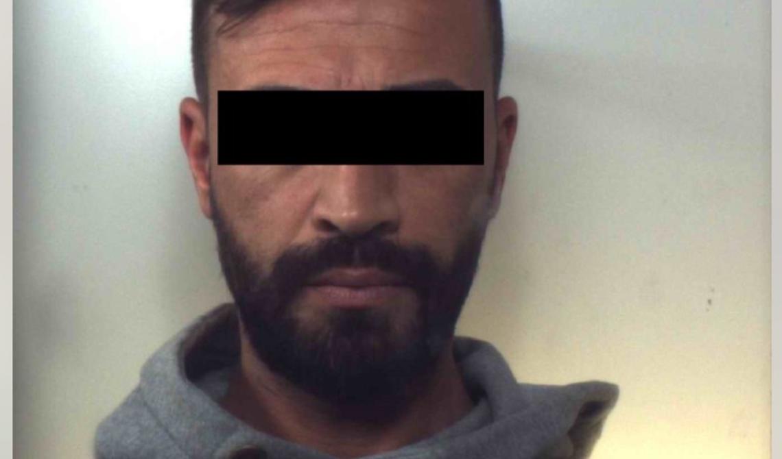 Fermati ad un posto di blocco lanciano dal finestrino due chili di coca purissima: arrestati 