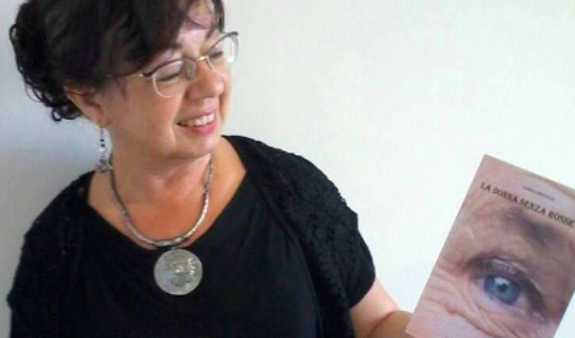 La donna senza rossetto. Carmela Bruscella presenta il suo libro con WoMan