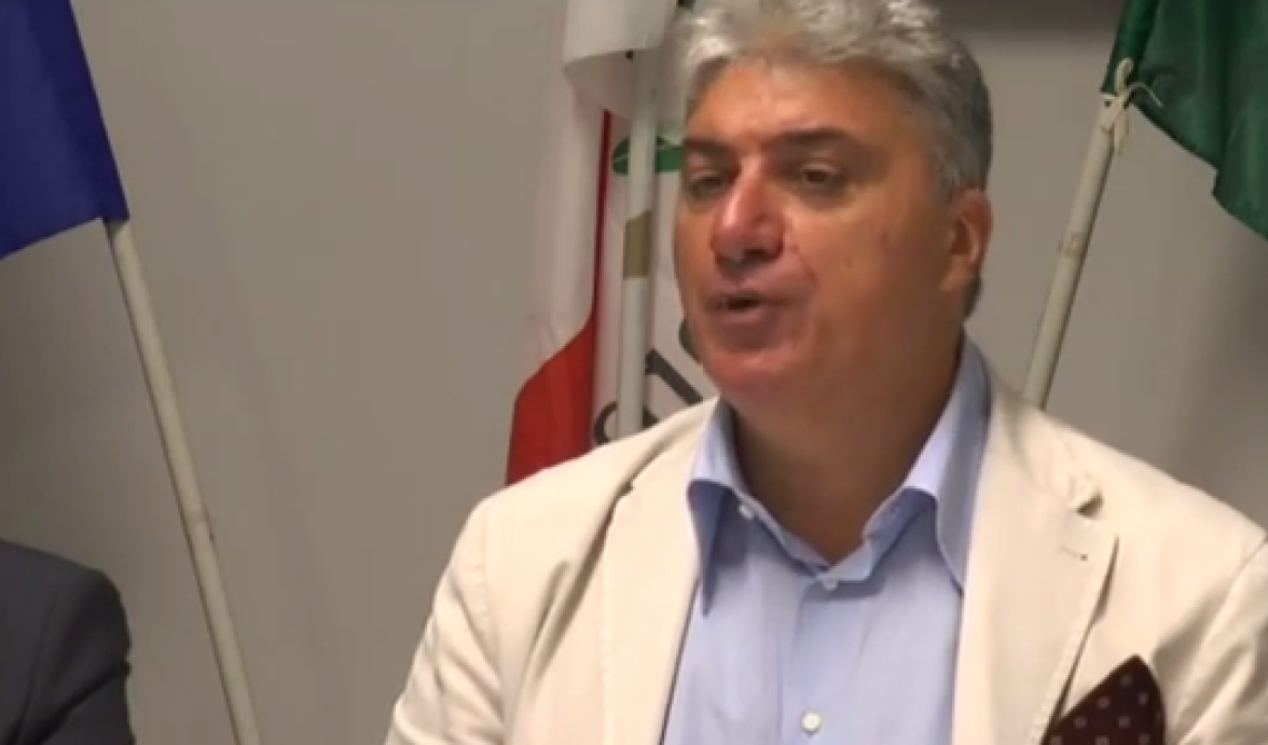 Non gli piacciono neanche i mercatini di Natale: il consigliere Carretta attacca il Comune di Potenza: «Inadeguati»