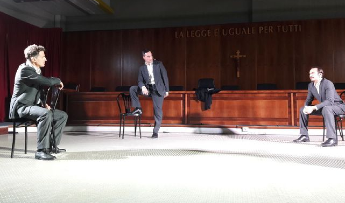 Potenza, un'aula del tribunale diventa il palco di Toghe rosso sangue