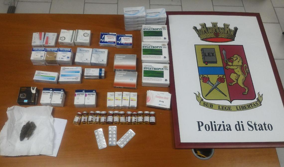 Farmaci "illeciti" nel mobile dell'ingresso: due denunciati