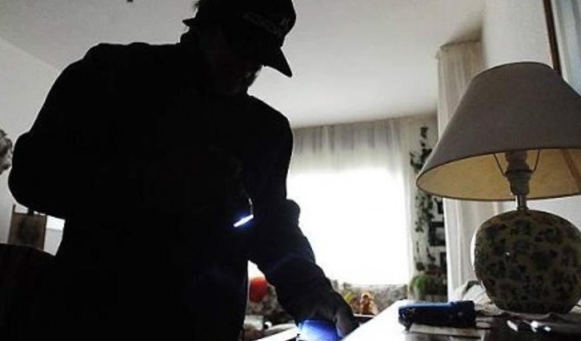 Emergenza furti a Foggia: svaligiato appartamento mentre in casa dormono tutti
