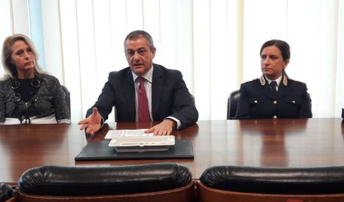 Falsi contratti per importare immigrati: sei arresti