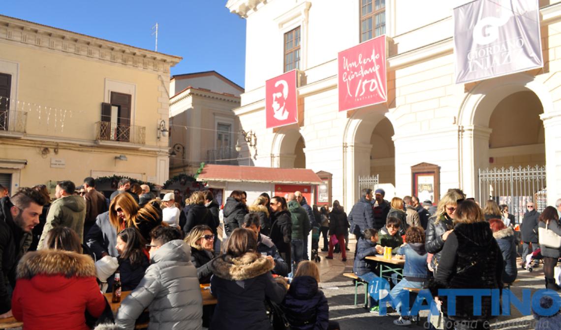 A Foggia il sindaco blocca i tradizionali aperitivi baraonda di Natale: niente bevande dalle 11 e chiusura dei locali nelle vigilie