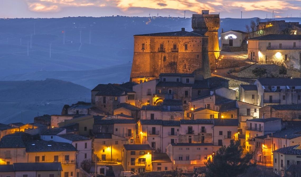 Tra i vicoli di Rocchetta, oggi "nasce" Gesù Bambino