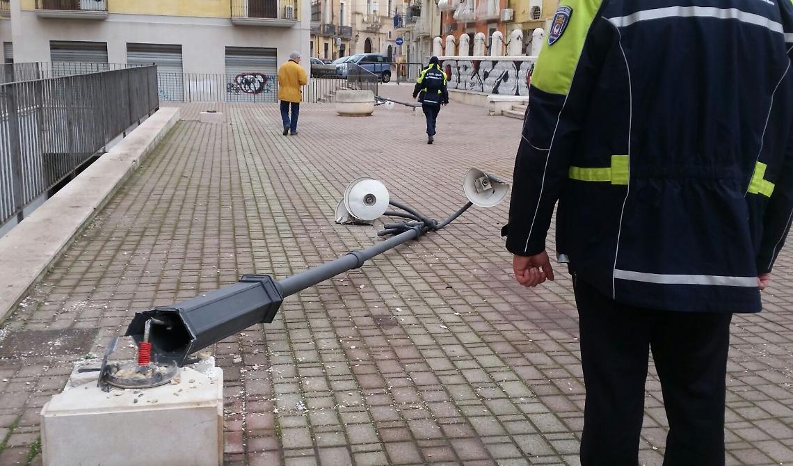E poi ci sono i cretini di Capodanno che si divertono a vandalizzare Foggia