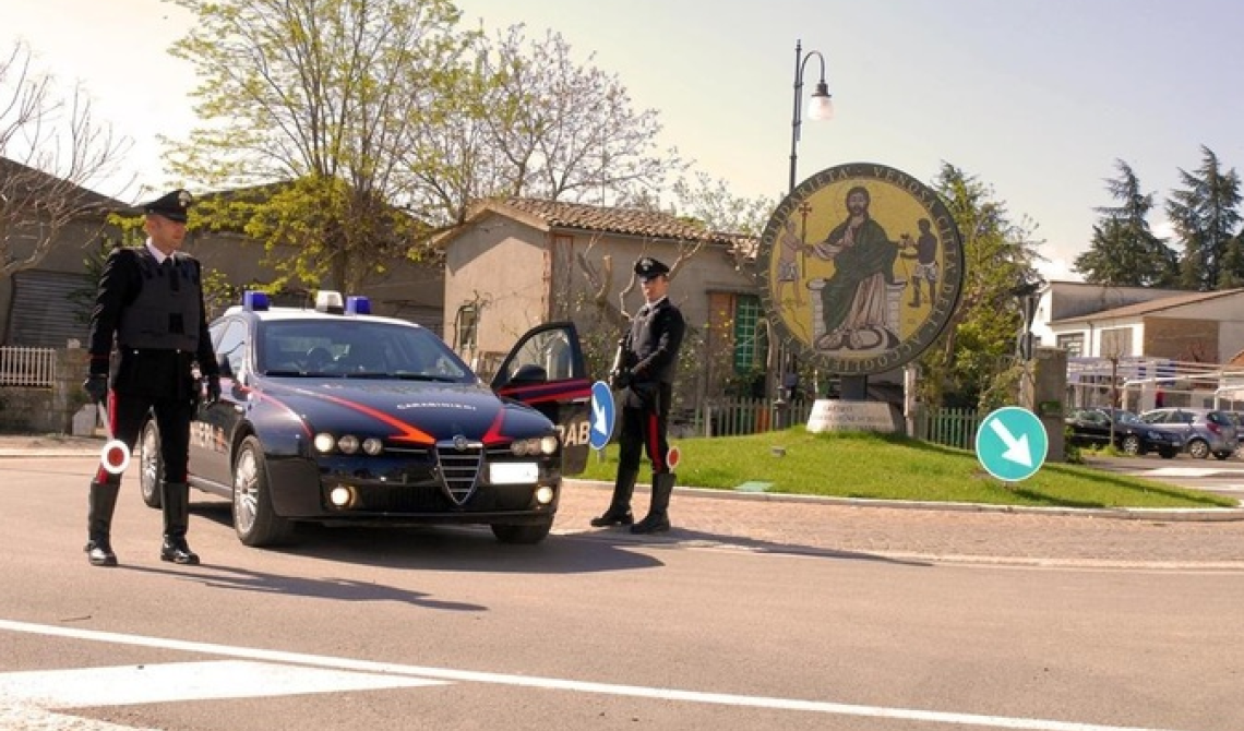 Lavello, tenta di estorcere soldi ai genitori per comprarsi la droga: arrestato