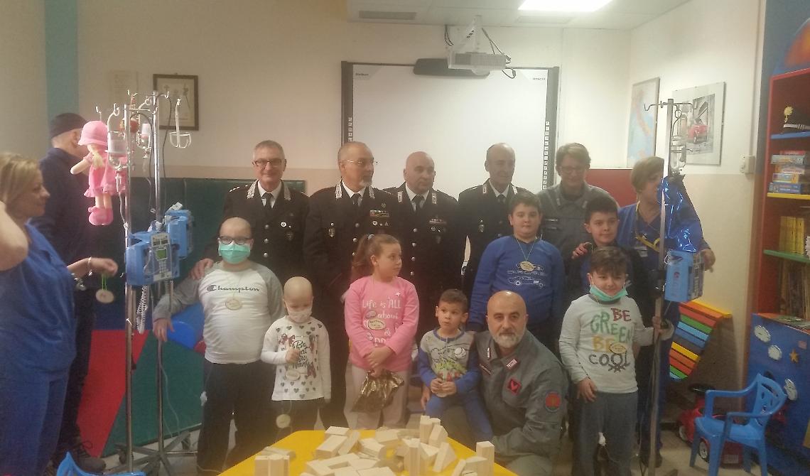La Befana "biodiversa" dei Carabinieri Forestali coi bambini dell'ospedale di San Giovanni Rotondo