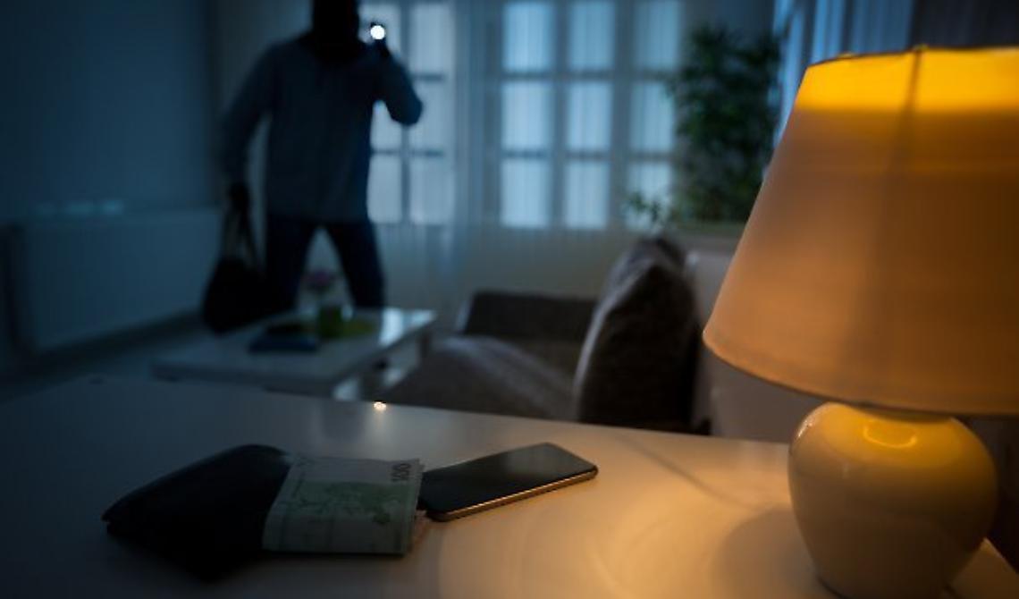 Via Manfredi: furto in casa da 10mila euro