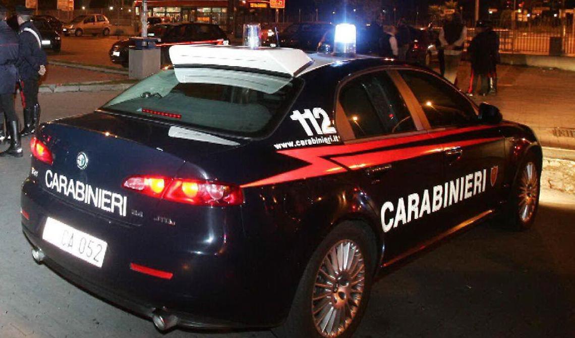 Fa irruzione in casa  per derubarla, viene scoperto e tenta di estorcere denaro: arrestato 