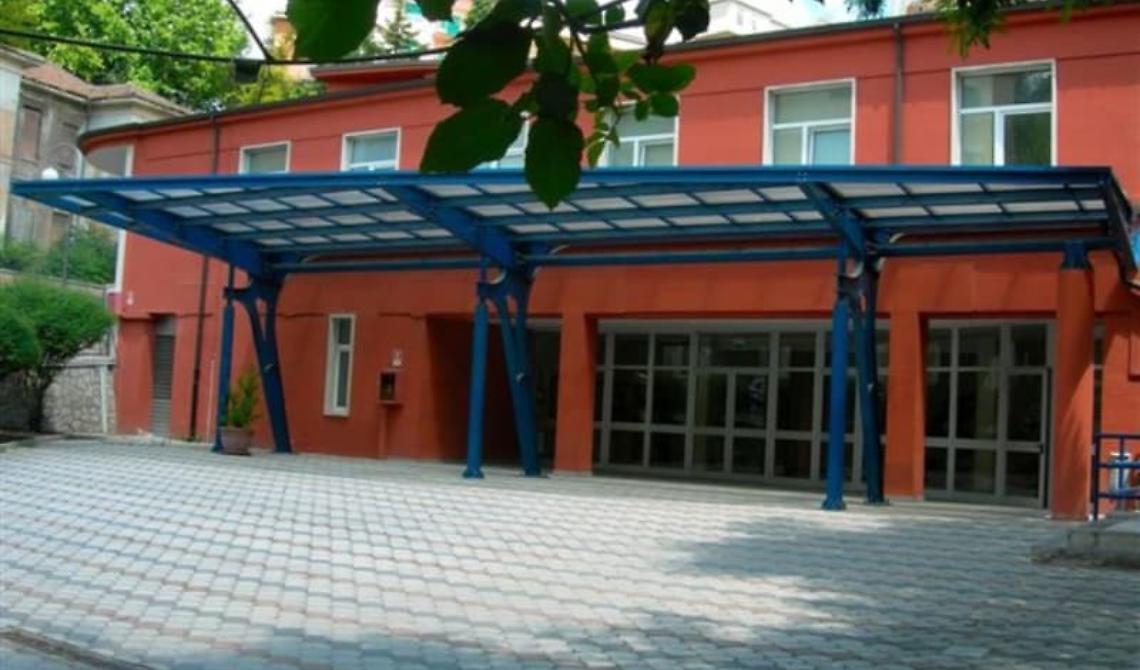 Potenza, baby gang sorpresa a rubare nel liceo classico