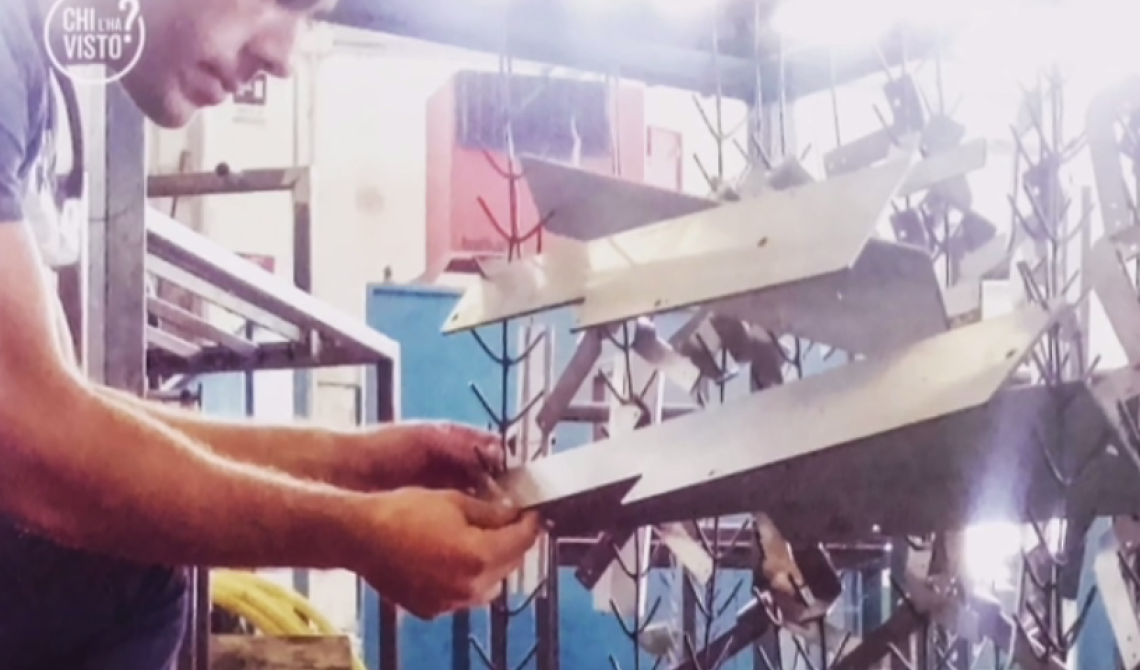 I problemi di Giuseppe sul posto di lavoro. Si continua a scavare nel passato del ragazzo trovato morto in un pozzo. L'autopsia consegnata per Pasqua