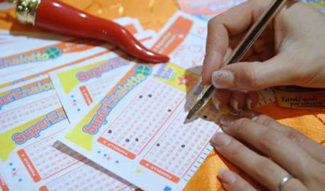 Superenalotto, il poliziotto di Potenza è un Gastone e riscuote un milione di euro 