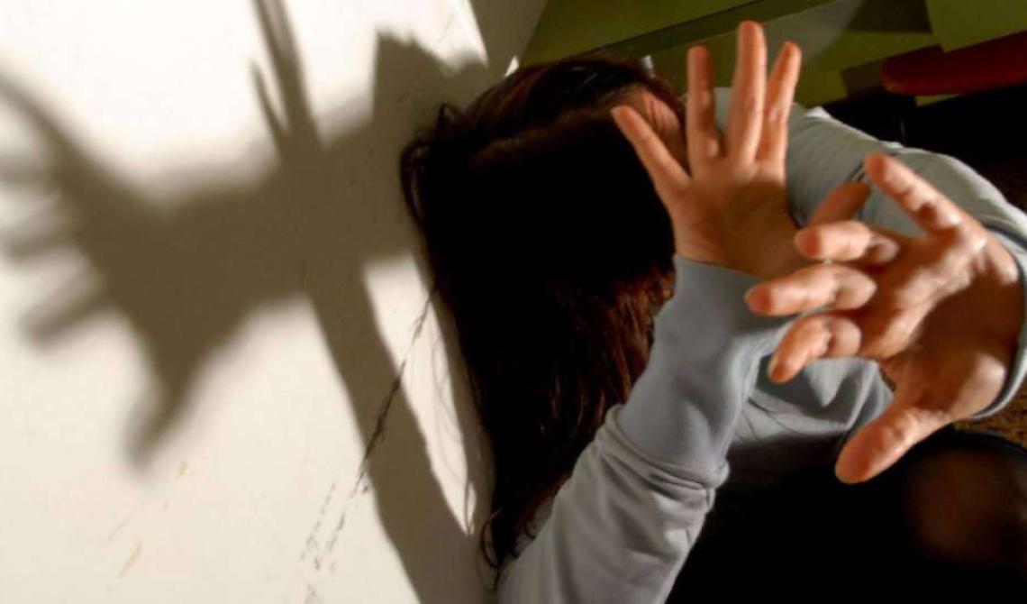 Potenza, picchiata per anni da marito e figlio: arrestati 